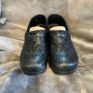 Dansko Professionals - tooled black leather
